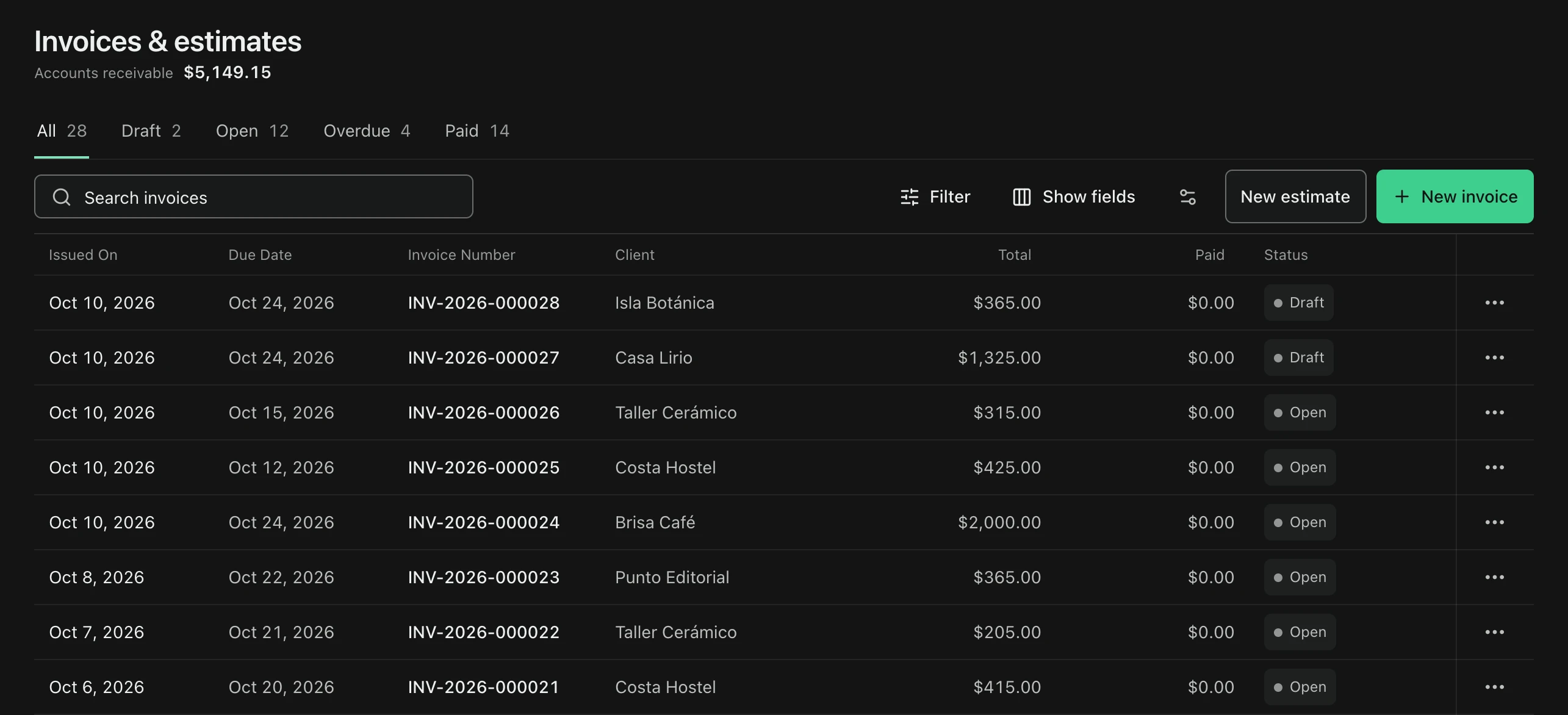 FacturaOS invoice list with customers, amounts, dates, and statuses.