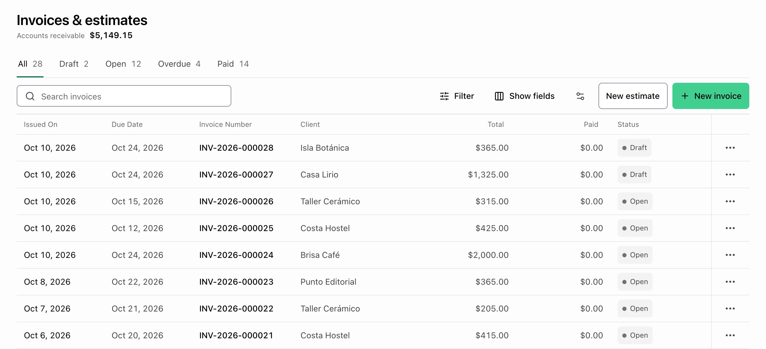FacturaOS invoice list with customers, amounts, dates, and statuses.