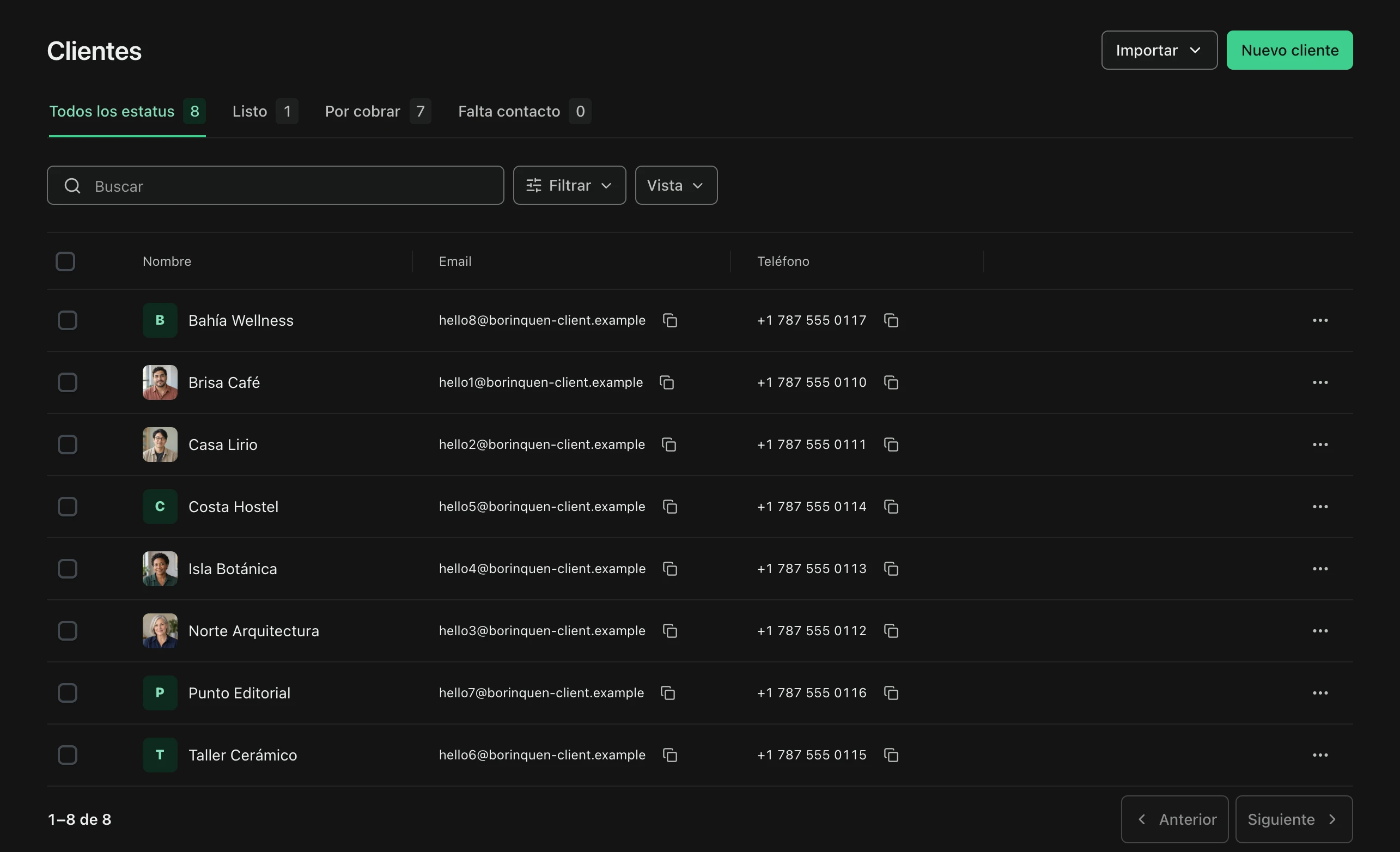 Registro de clientes de FacturaOS con datos de contacto, ubicaciones de servicio y balances pendientes.