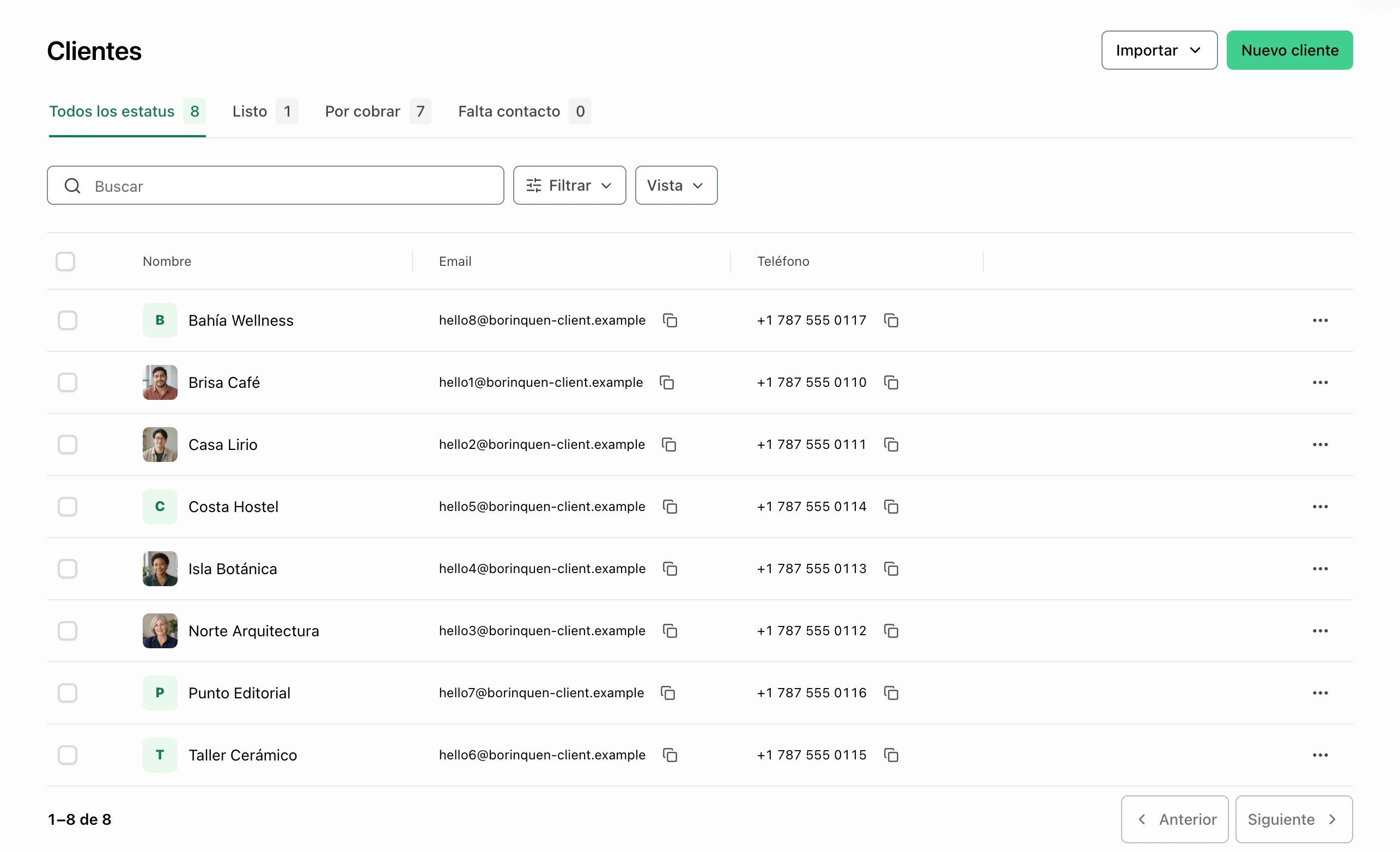 Registro de clientes de FacturaOS con datos de contacto, ubicaciones de servicio y balances pendientes.