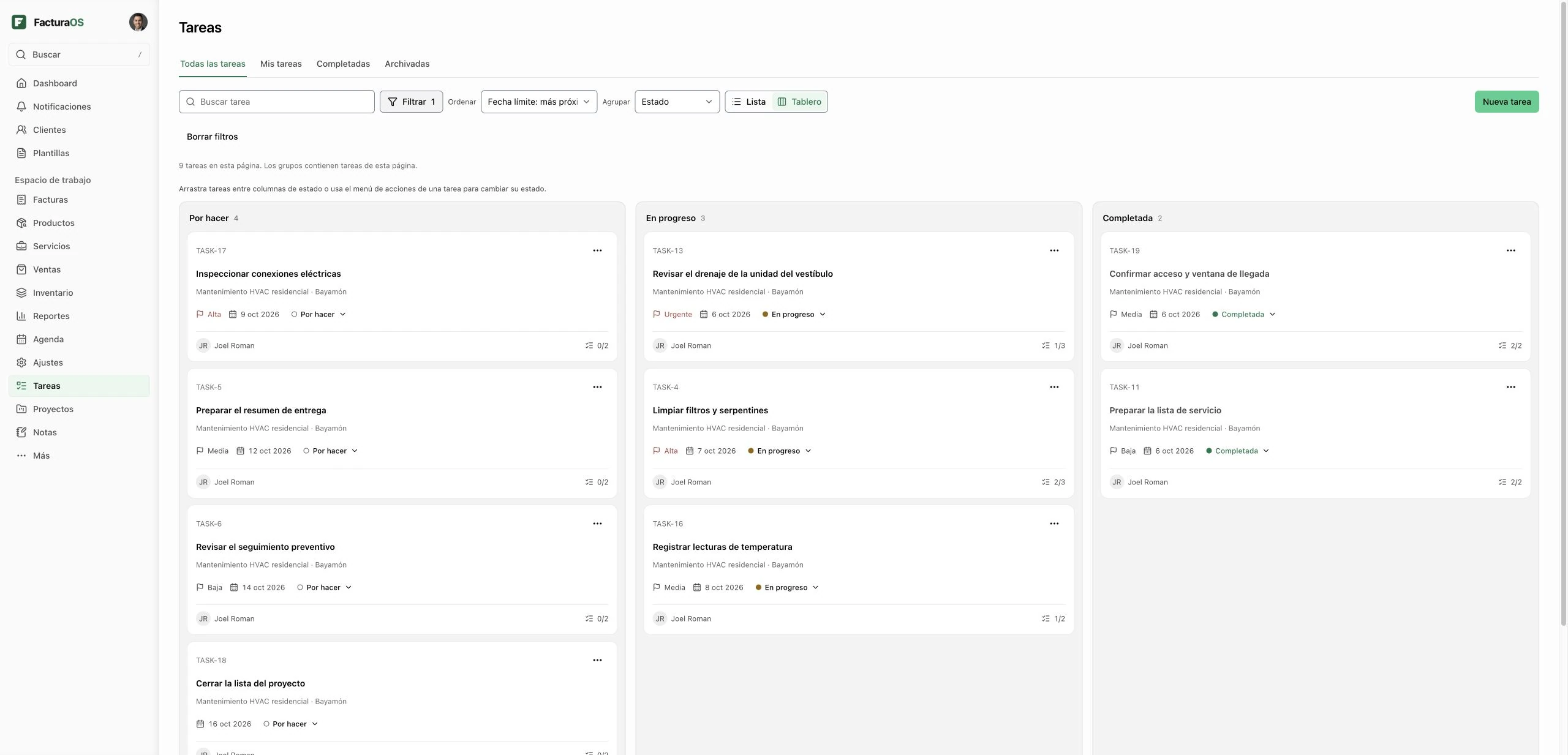 Tablero de Tareas de FacturaOS con responsables, prioridades, fechas límite y trabajo agrupado por estado.